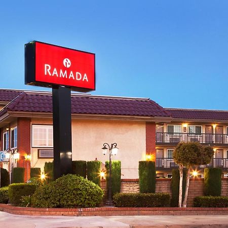 Hotel Ramada By Wyndham Pasadena Exterior foto