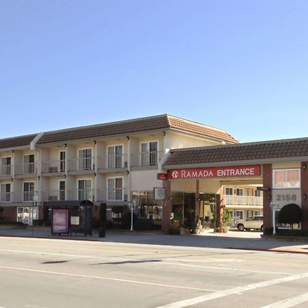 Hotel Ramada By Wyndham Pasadena Exterior foto